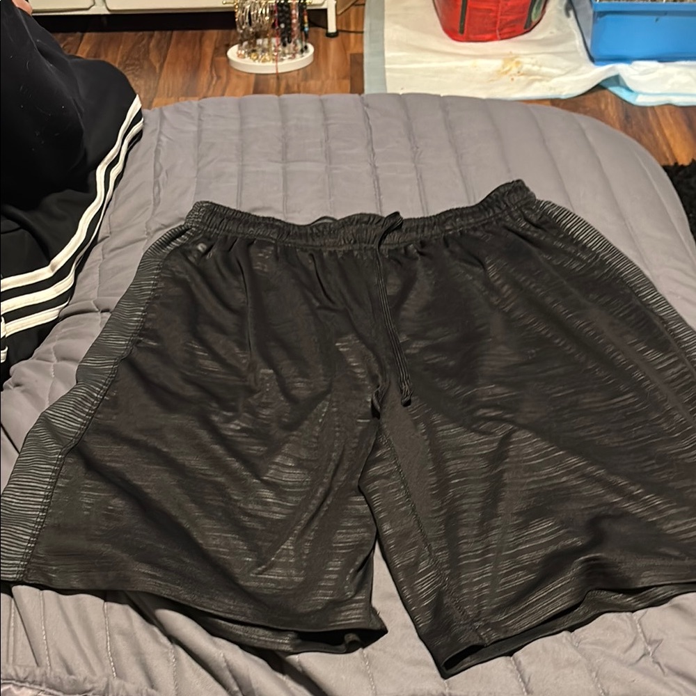 men’s shorts